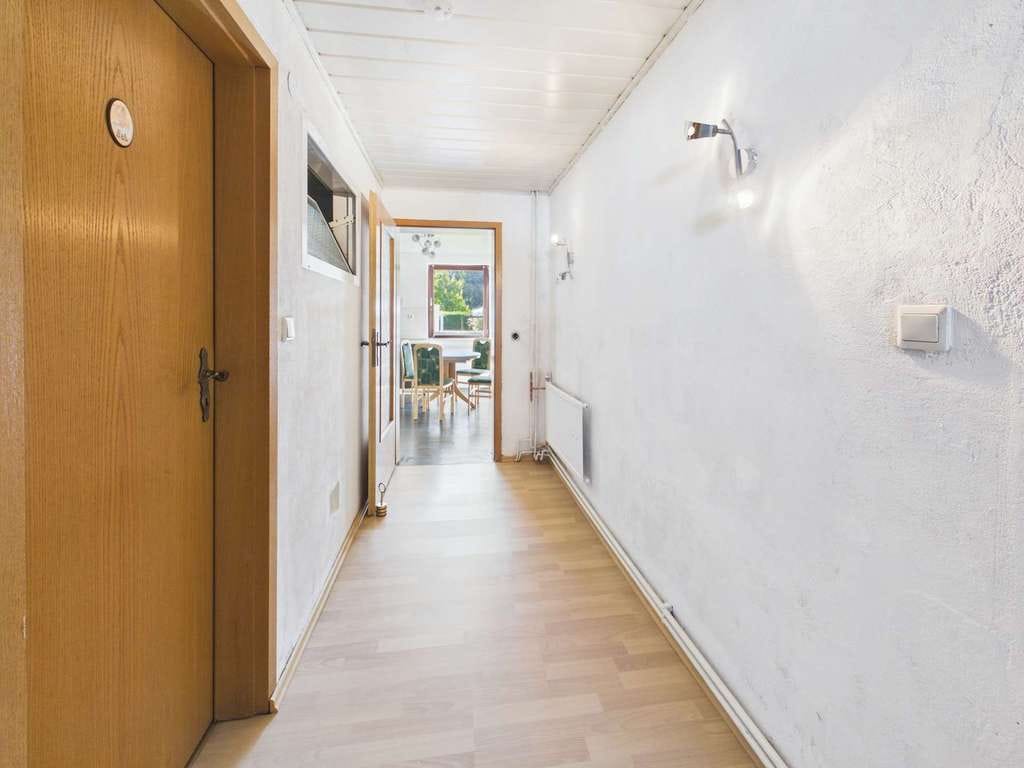 Immobilie in Schiffdorf - Großzügiges Wohnen mit Perspektive – Charmantes Zweifamilienhaus auf traumhaftem Grundstück - Bild 3
