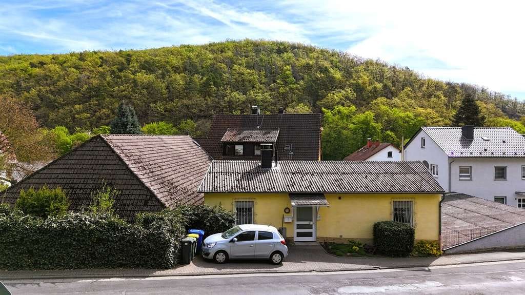 Immobilie in Langgöns - ***Drei für Eins*** 2 Häuser + Saal. Teilweise barrierefrei. Kapitalanlage/Mehrgenerationenkonzept. - Bild 3