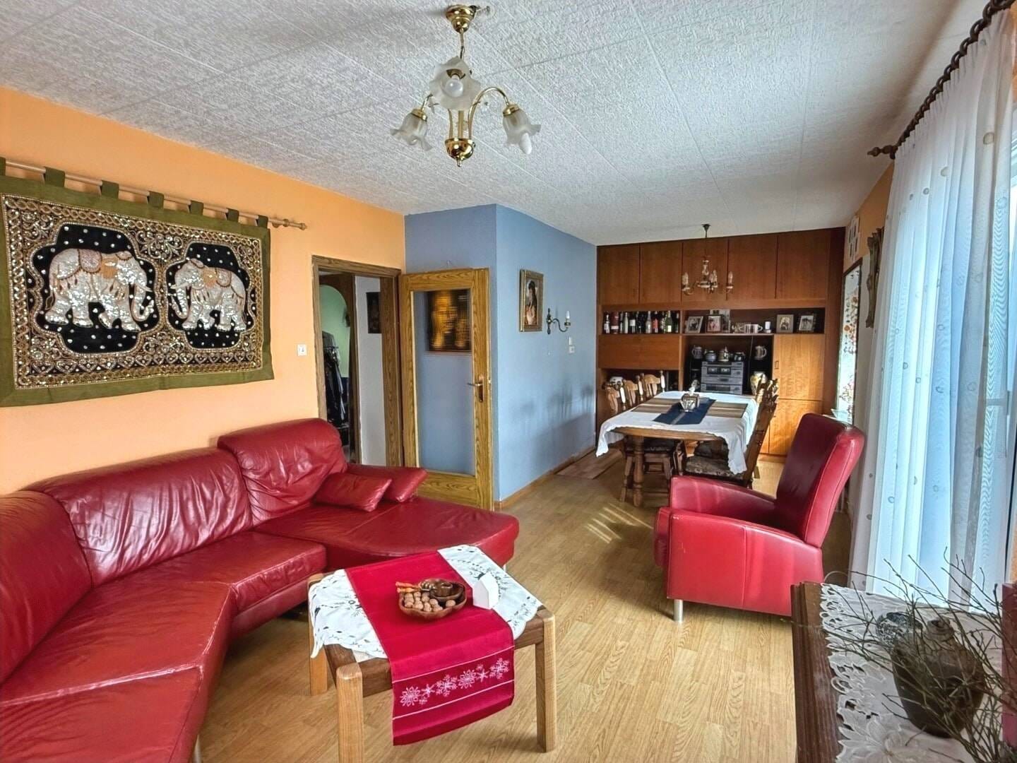Immobilie in Stetten am kalten Markt - Stilvolles, teilsaniertes Einfamilienhaus mit Garten und 2 Garagen - ELW möglich - Bild 3