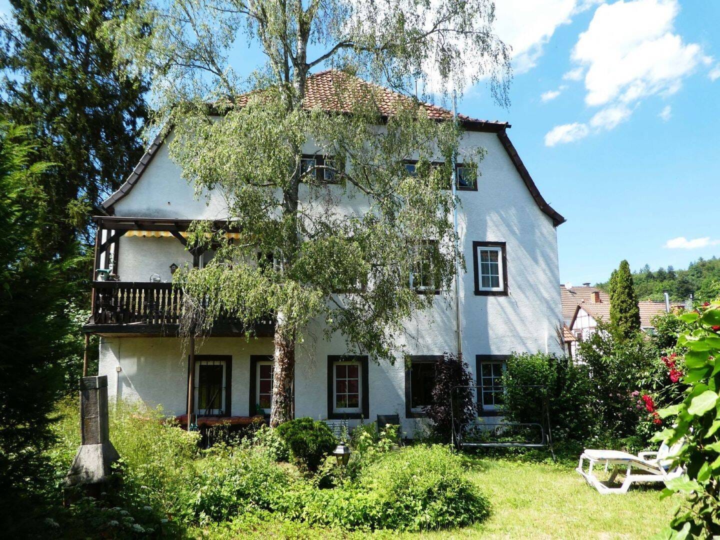 Immobilie in Wächtersbach - AUMÜLLER-Immobilien - Charmantes Einzelkulturdenkmal in der Altstadt, mit Hoffläche, Garten und Scheune - Bild 1