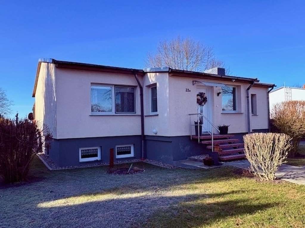Immobilie in Schenkenberg - Einfamilienhaus mit Nebengebäude - Bild 1
