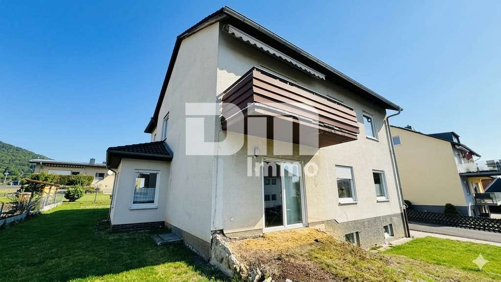 Immobilie in Zierenberg - Gepflegtes Ein / Zweifamilienhaus mit Doppelgarage in begehrter Ortsrandlage von Zierenberg - Bild 0