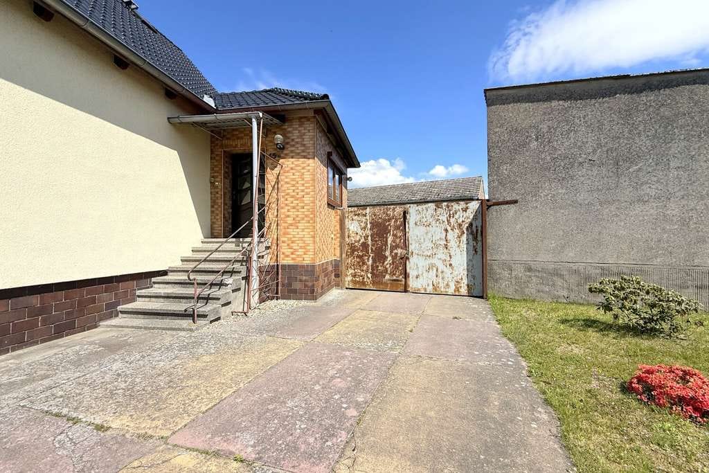 Immobilie in Wenzlow - Platz & Potenzial - Großes Wohnhaus mit 180 m² Wohnfläche, Nebengebäuden und Scheune - Bild 3