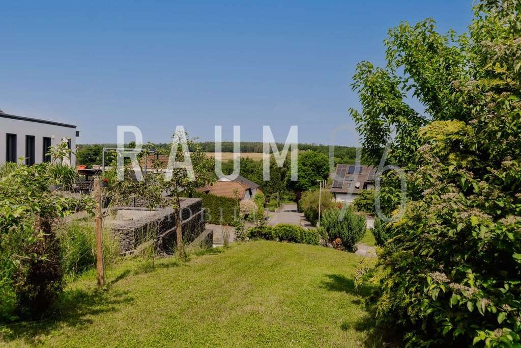 Immobilie in Weitramsdorf - Modernes Wohnen mit Weitblick, Gartenidylle und Raum für individuelle Lebenskonzepte - Bild 2