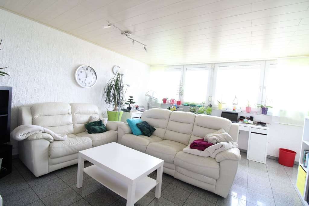 Immobilie in Waiblingen - Bezugsfreie 4,5-Zimmer-Wohnung mit Panoramablick & 2 TG-Stellplätzen in Waiblingen-Korberhöhe - Bild 3