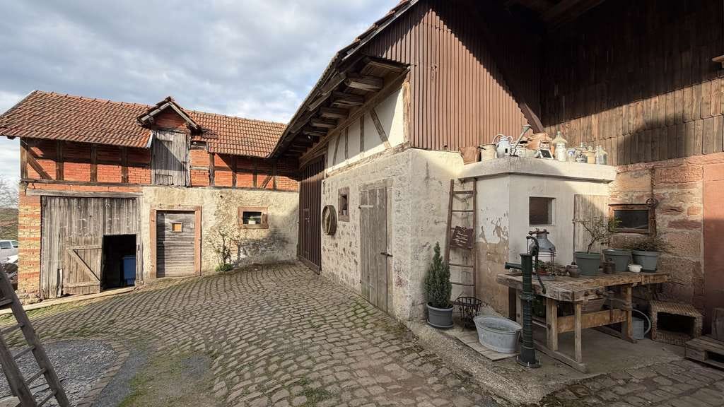Immobilie in Oberzent - Historische Hofreite mit großem Grundstück & unverbaubarer Feldrandlage – Liebhaberprojekt oder e... - Bild 3