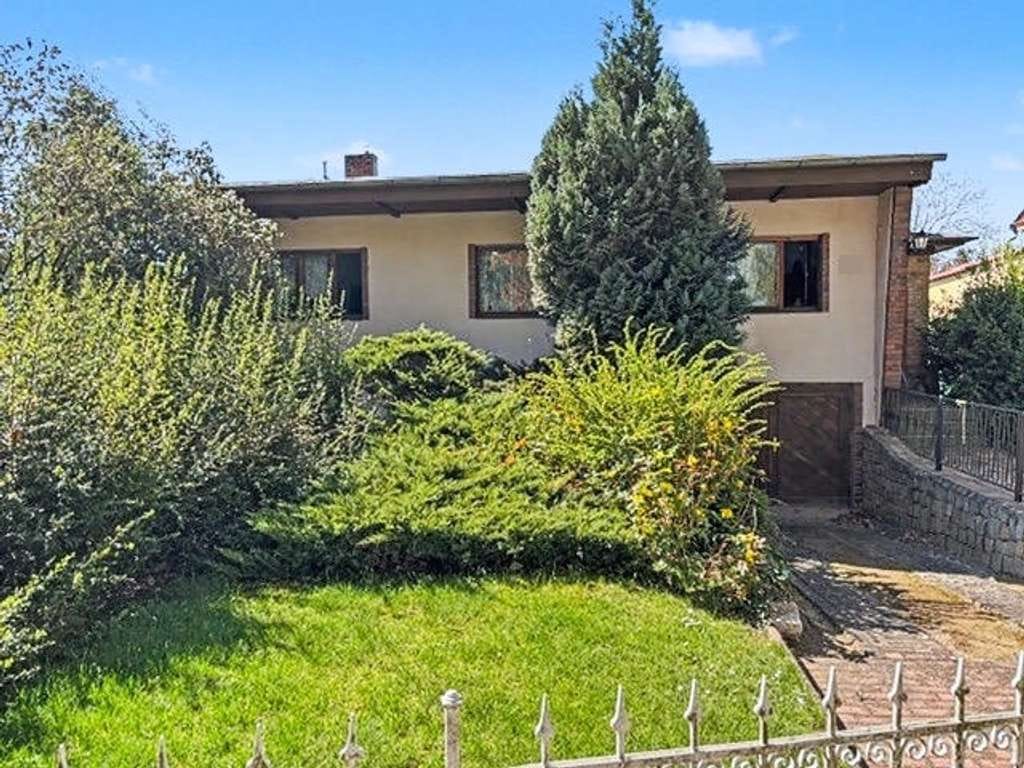 Immobilie in Golßen - Einfamilienhaus auf großzügigem Grundstück mit Vollkeller in Golßen - Bild 0