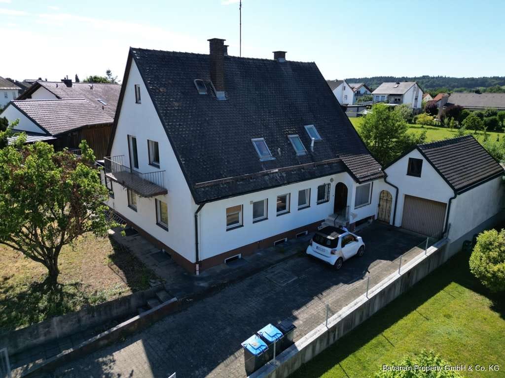 Immobilie in Geiselhöring - Viel Platz für die Familie: Zweifamilienhaus auf 970 m² Grundstück - Bild 0