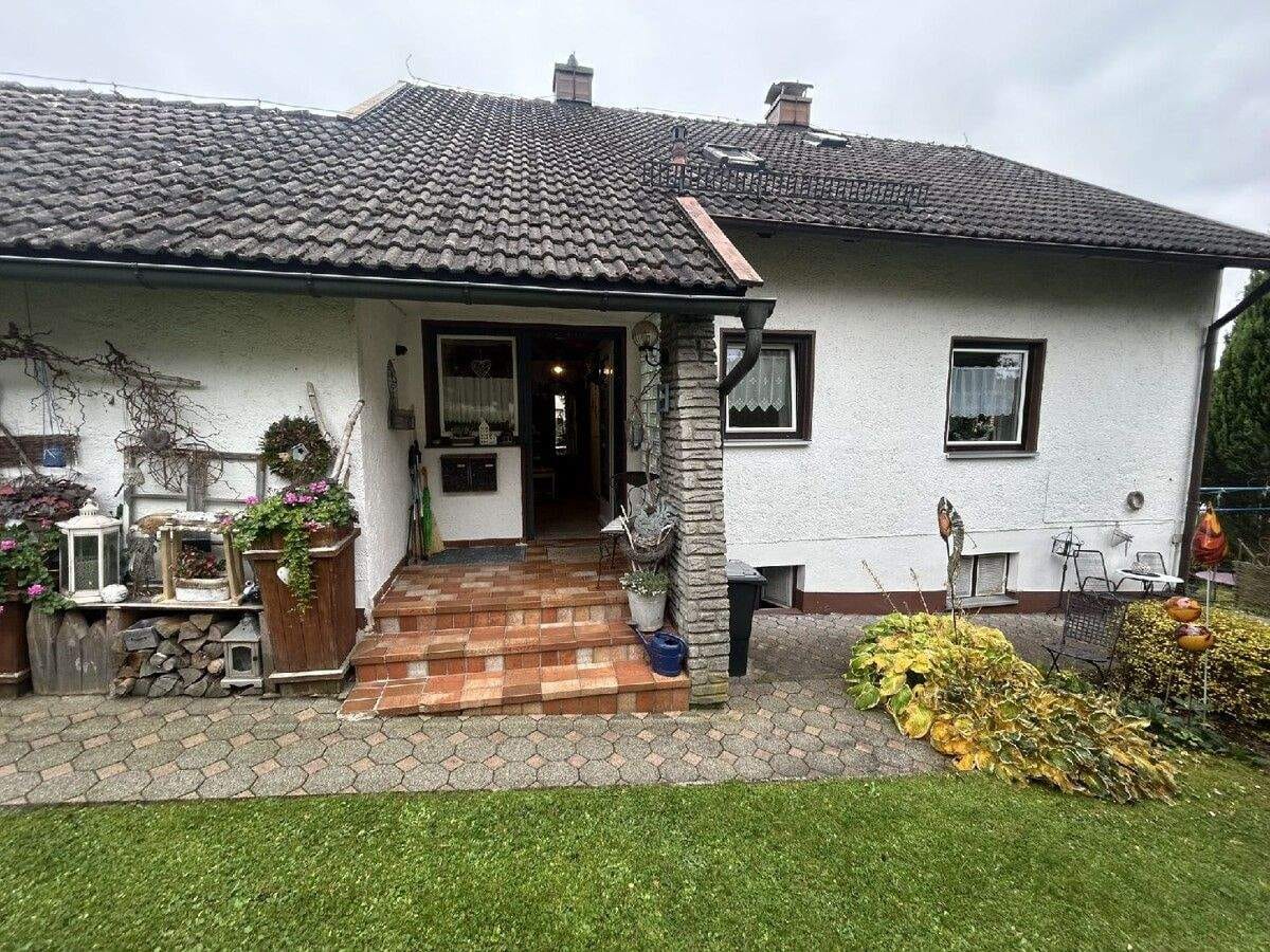 Immobilie in Regen - Schönes Einfamilienhaus mit Garage in Regen-Bürgerholz, Aussichtslage, Südausrichtung, gepfl. Garten - Bild 0