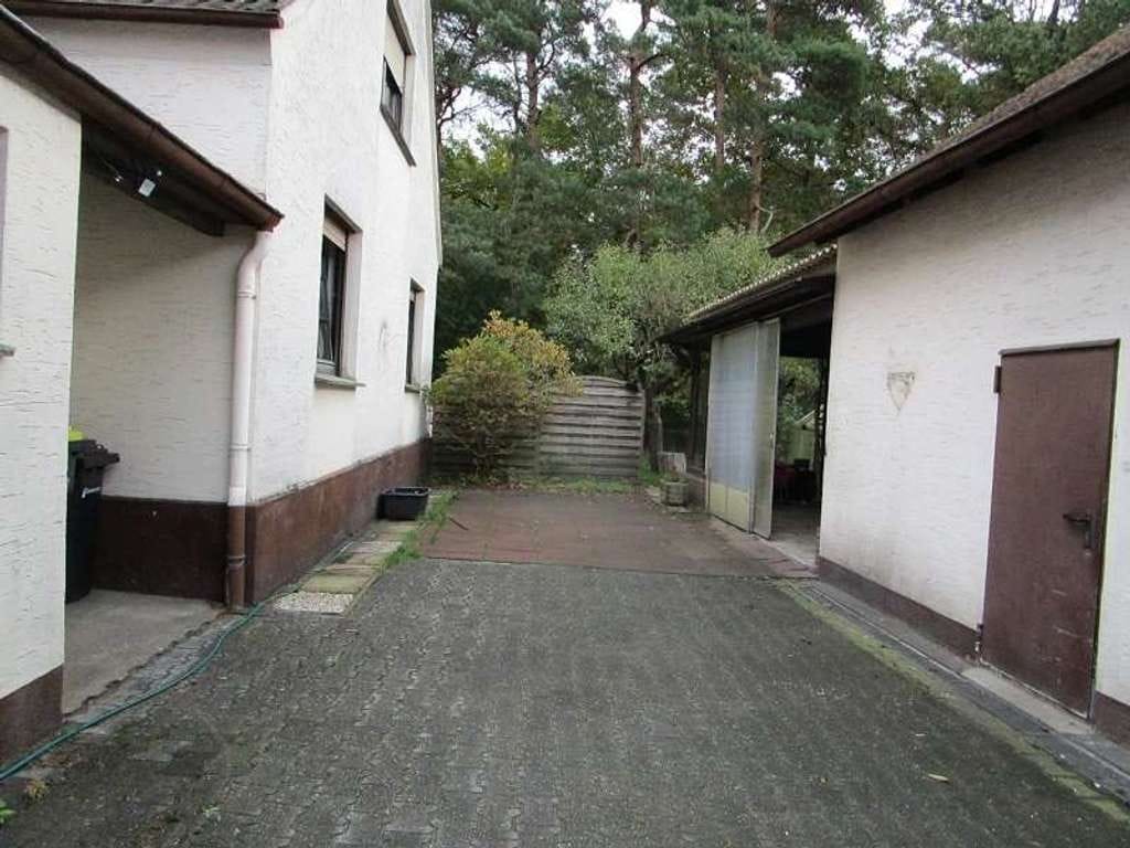Immobilie in Hövelhof - Einfamilienhaus auf großem Grundstück plus Erholungsfläche - Bild 2