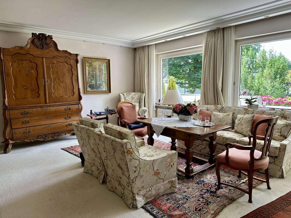 Immobilie in Grünwald - Stilvolle 2-Zimmer-Wohnung mit Pool – Wohnkomfort im Herzen von Grünwald - Bild 0