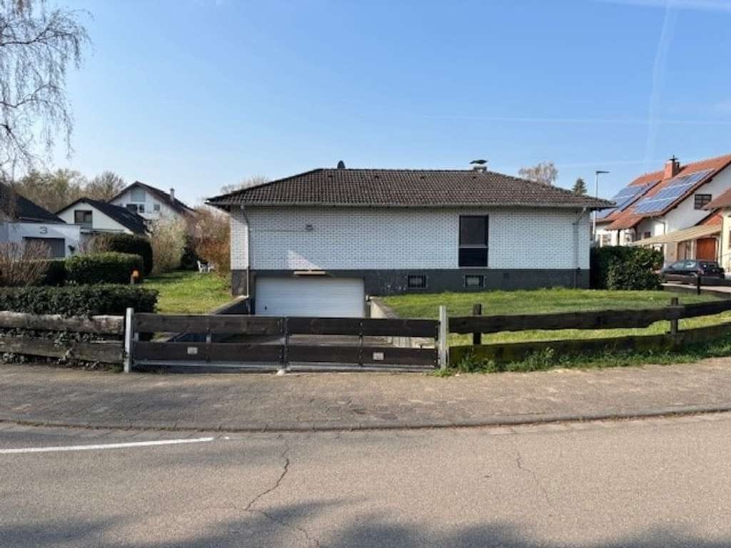 Immobilie in Stadecken-Elsheim - EFH mit großem Grundstück und vielseitigen Nutzungsmöglichkeiten - Bild 1