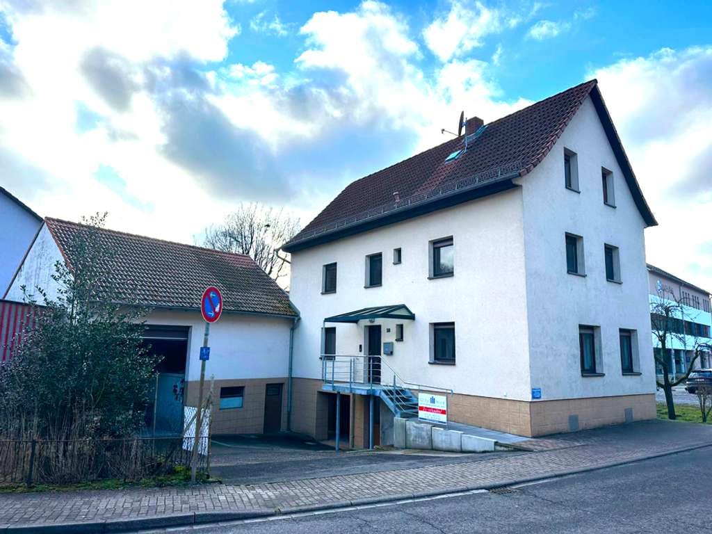 Immobilie in Lobbach - GLOBAL INVEST SINSHEIM | Einfamilien- oder Dreifamilienhaus mit Lagerhalle in Waldwimmersbach - Bild 0