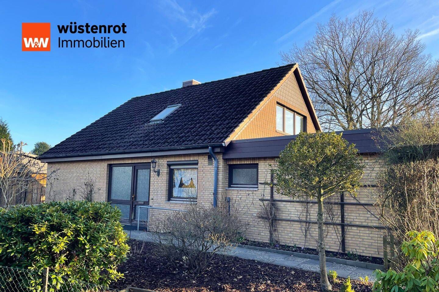 Immobilie in Wahlstedt - Sehr gepflegtes und großzügiges Ein- / Zweifamilienhaus (175 qm) auf toll angelegtem Grundstück in Wahlstedt - Bild 0
