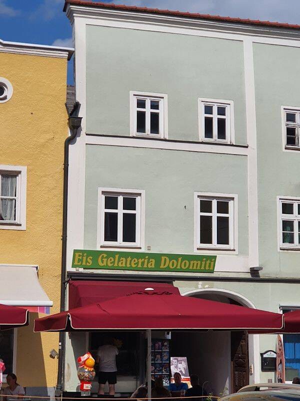 Immobilie in Vilsbiburg - Charmantes Wohn- und Geschäftshaus im Herzen von Vilsbiburg mit Dachterrasse - Bild 0