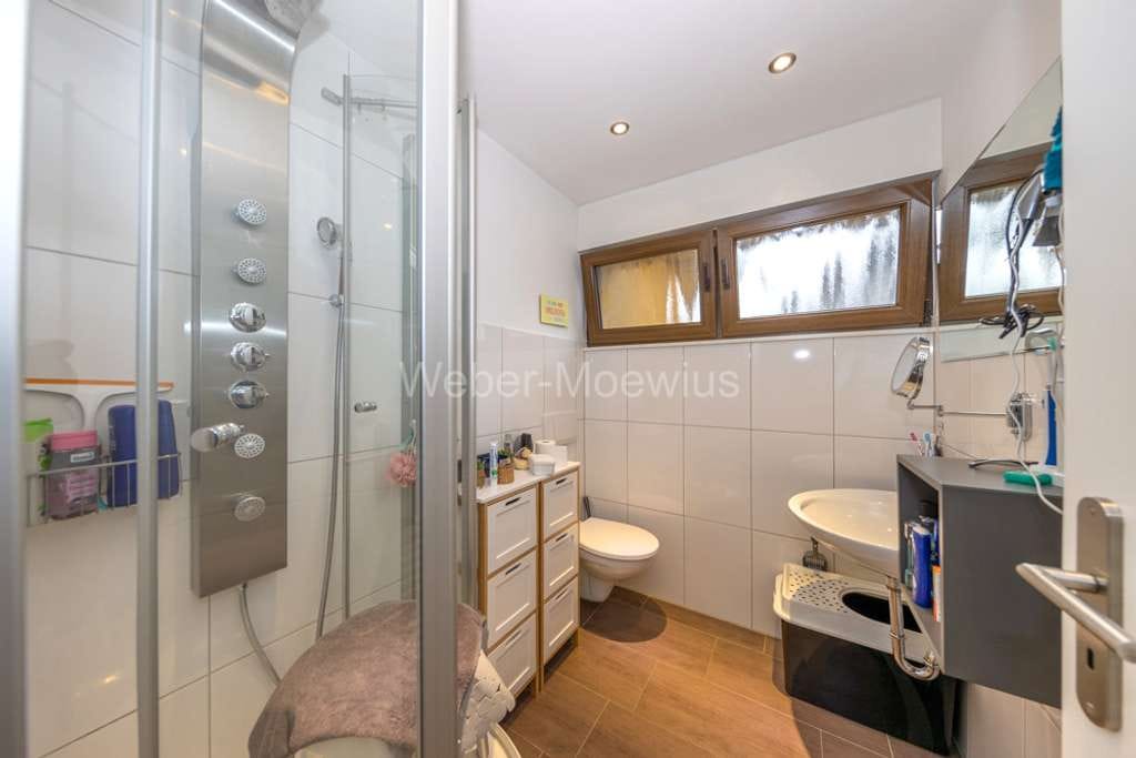 Immobilie in Overath - Wohnhaus mit 3 Einheiten (Energieklasse B) - Eigennutzung u. Vermietung ideal kombinierbar - Bild 4