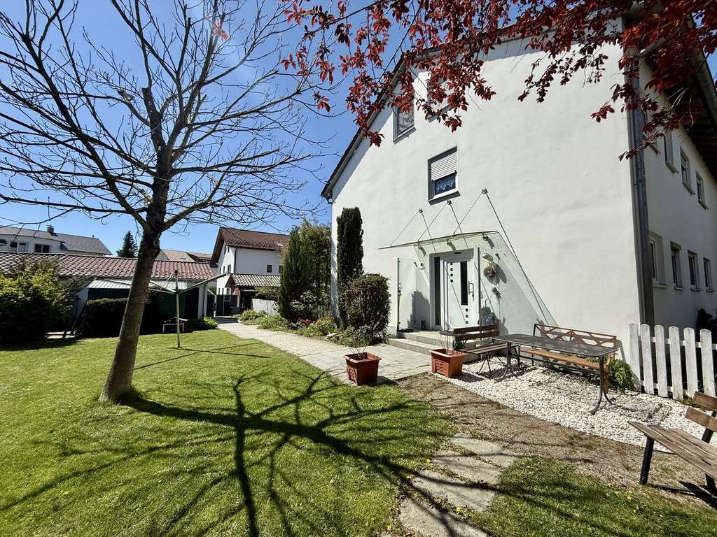 Immobilie in Waldburg - Wunderschönes Mehrfamilienhaus in Waldburg direkt unterhalb der historischen Burg (Wohnrecht im EG) - Bild 0