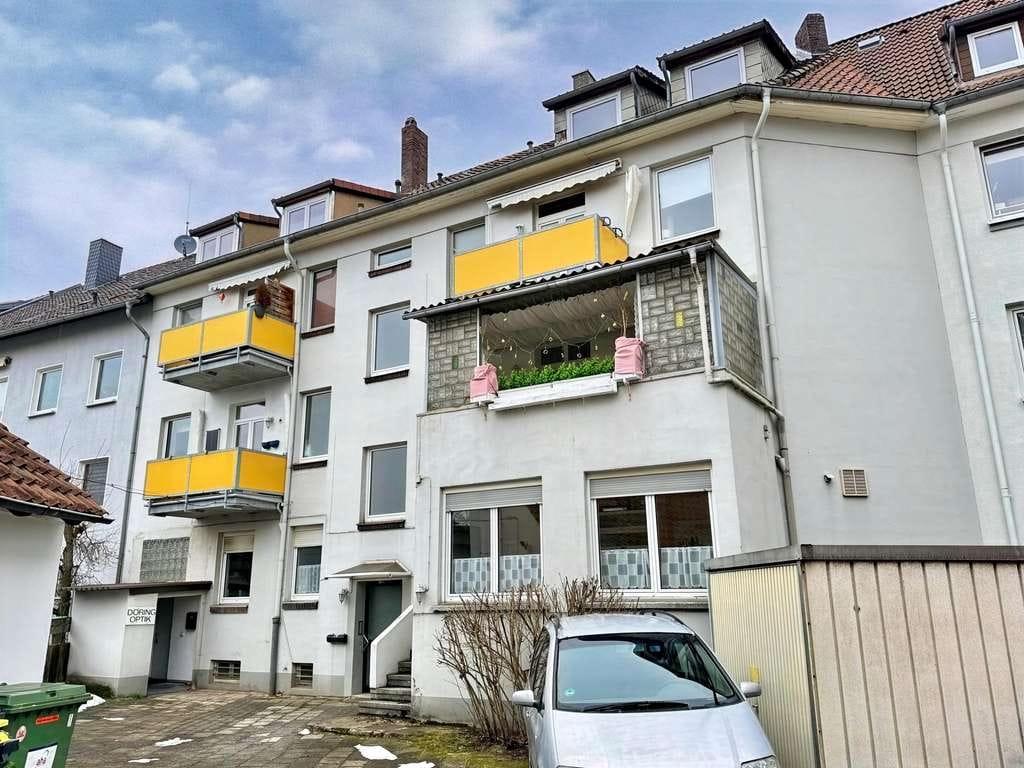 Immobilie in Seelze - Gepflegtes Wohn- und Geschäftshaus mit 7 Einheiten und 4 Garagen direkt im Zentrum von Seelze - Bild 1