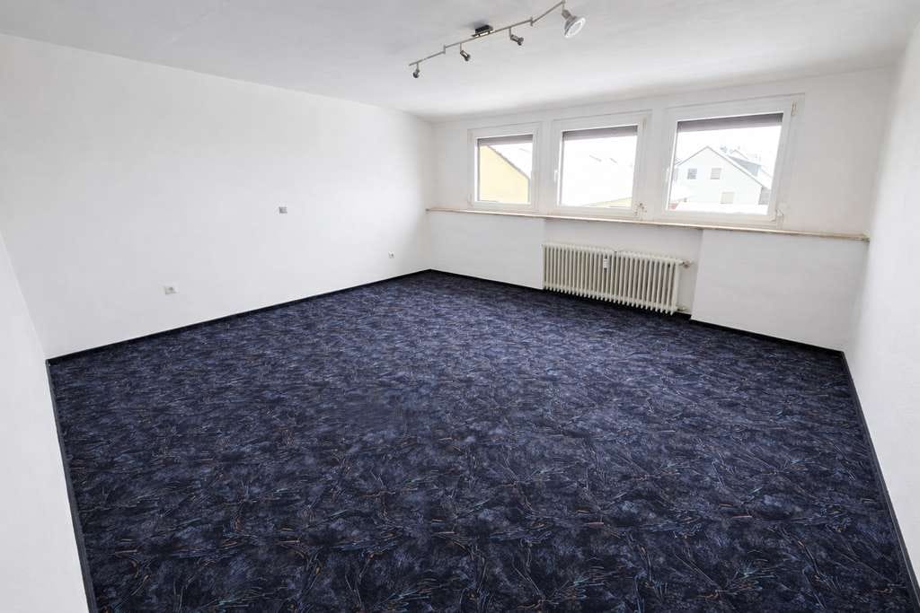 Immobilie in Schwanstetten - Attraktive Dachgeschosswohnung mit Südbalkon in Schwanstetten - OT Schwand - Bild 2