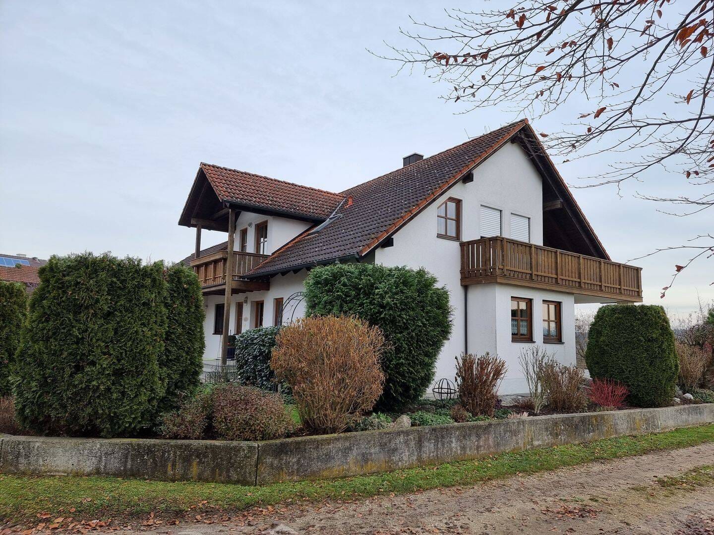 Immobilie in Geisenfeld - Landhaus in idyllischer Lage mit unverbaubarem Blick ins Ilmtal - Bild 1
