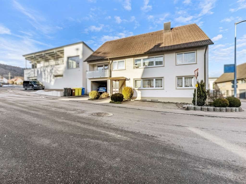 Immobilie in Rietheim-Weilheim - Dreifamilienhaus mit Leerstand und attraktivem Dachausbau-Potenzial in Rietheim-Weilheim - Bild 0