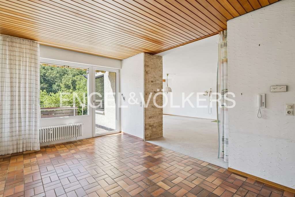 Immobilie in Heidenheim an der Brenz - Wohnen am Waldrand: Großzügiger Reiheneck-Bungalow mit viel Potenzial - Bild 2