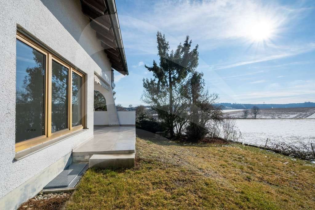 Immobilie in Weihmichl - Einfamilienhaus mit traumhaftem Weitblick - Bild 0