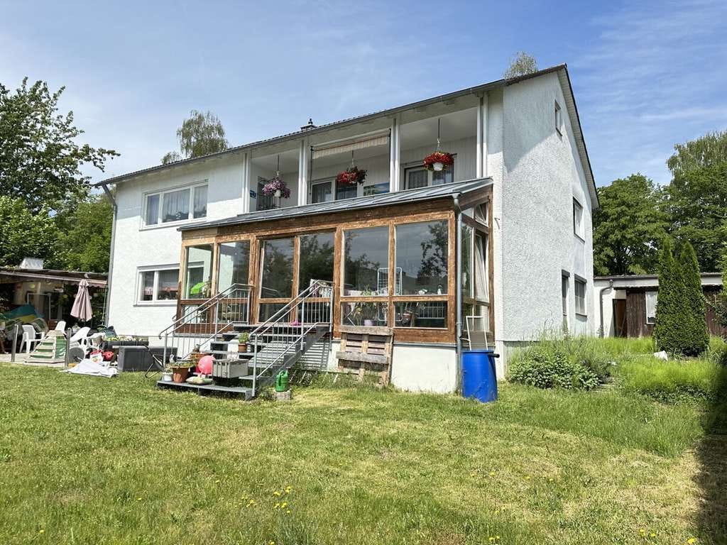 Immobilie in Plattling - 2 Häuser m. 340 m2 Wfl. m. ca. 1.000 m2 Grundstück in zentraler u. ruhiger Lage - derzeit vermietet! - Bild 0