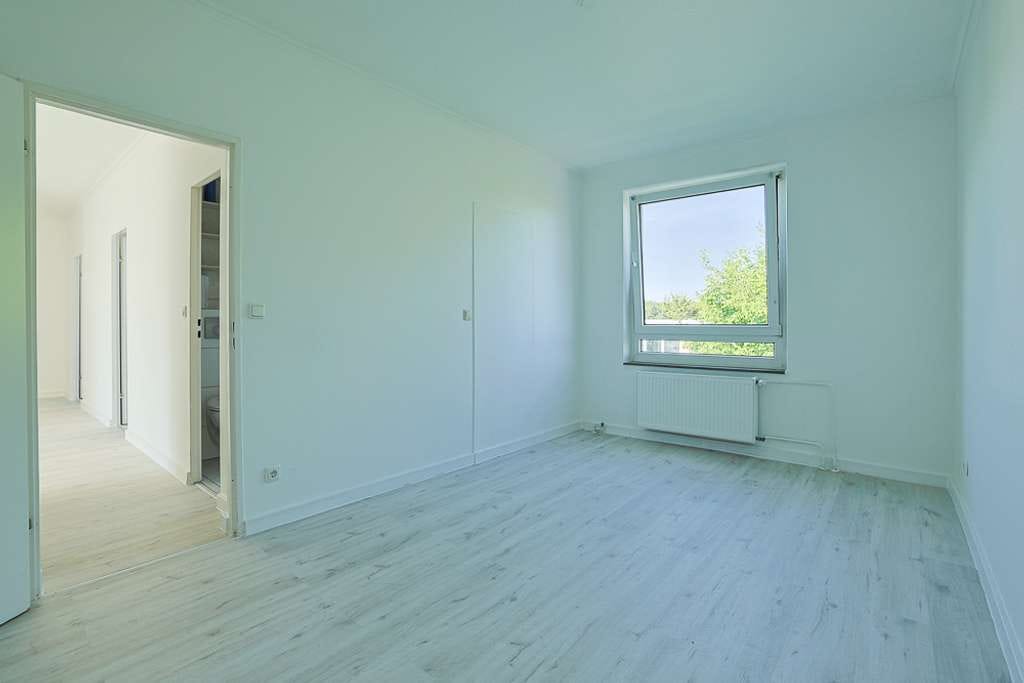 Immobilie in Schwalbach - Modernisierte 4-Zimmer-Wohnung mit Balkon in Schwalbach am Taunus - Bild 2