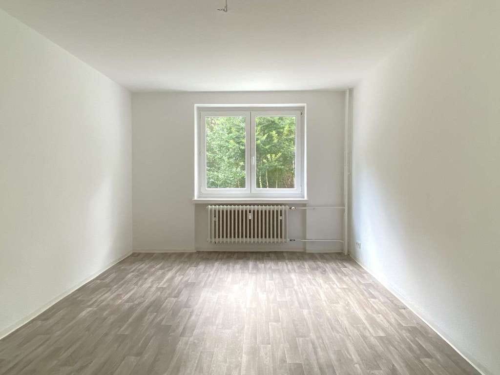 Immobilie in Rauen - Sonnige Wohnung mit eigenem Garten, ideal geschnitten, ohne Provision - Bild 1