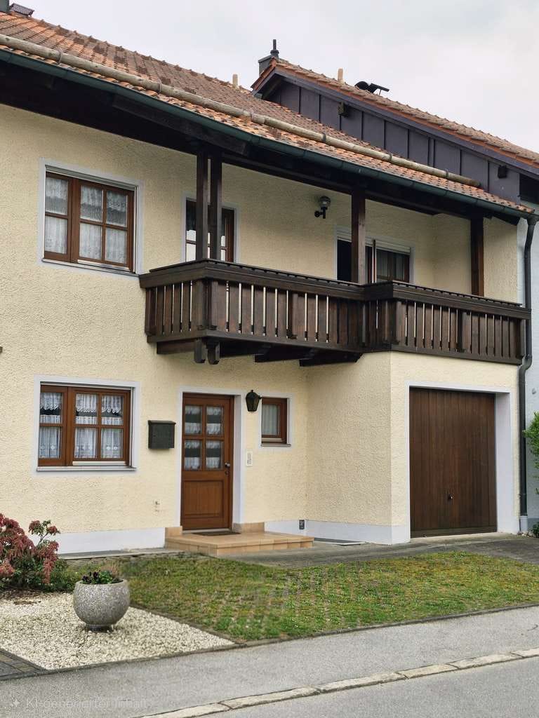 Immobilie in Hengersberg - Außergewöhnliches Reihenhaus in Hengersberg, provisionsfrei und sofort beziehbar - Bild 0