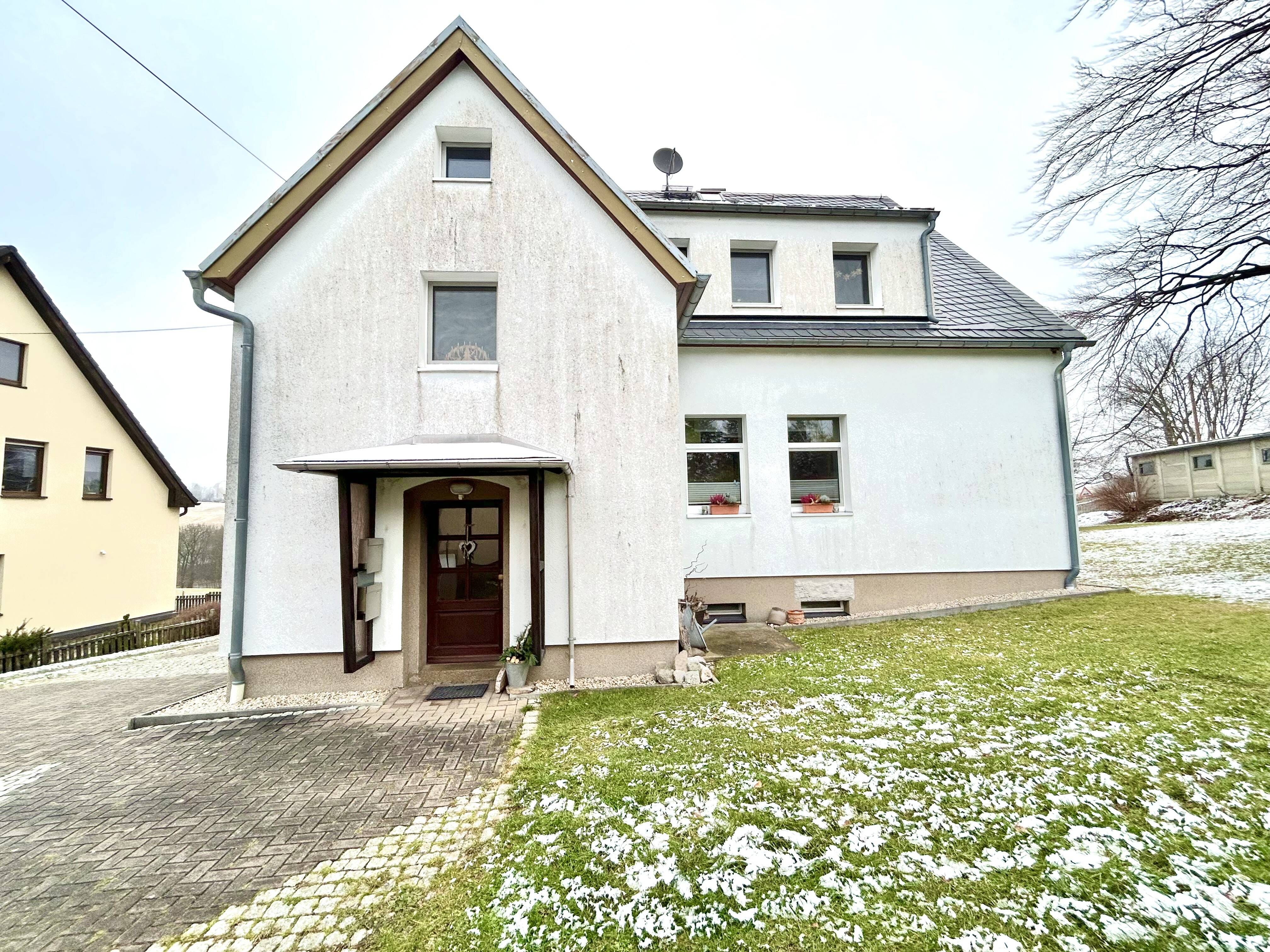 Immobilie in Ellefeld - Attraktives Renditeobjekt: Ansprechender Bungalow + Zweifamilienhaus in Ellefeld - Bild 2