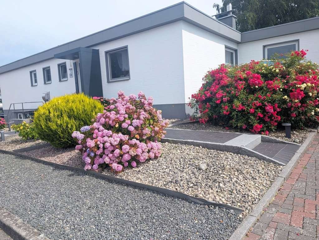 Immobilie in Grömitz - Ländliche Idylle und Meer! Sanierter Bungalow mit drei Wohneinheiten in Grömitz-Brenkenhagen - Bild 1