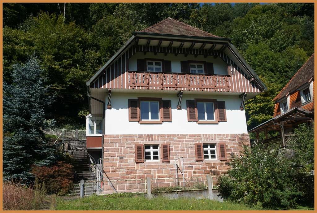 Immobilie in Oberharmersbach - Idyllisches Einfamilien-Wohnhaus mit traumhaftem Grundstück in ruhiger Wohnlage ! - Bild 0