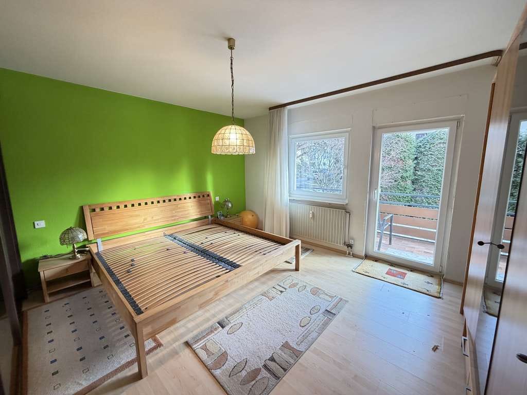 Immobilie in Offenburg - Großzügige 4-Zimmer-Wohnung mit Balkon, Garage und Gartenmitbenutzung in Offenburg Zell-Weierbach - Bild 2
