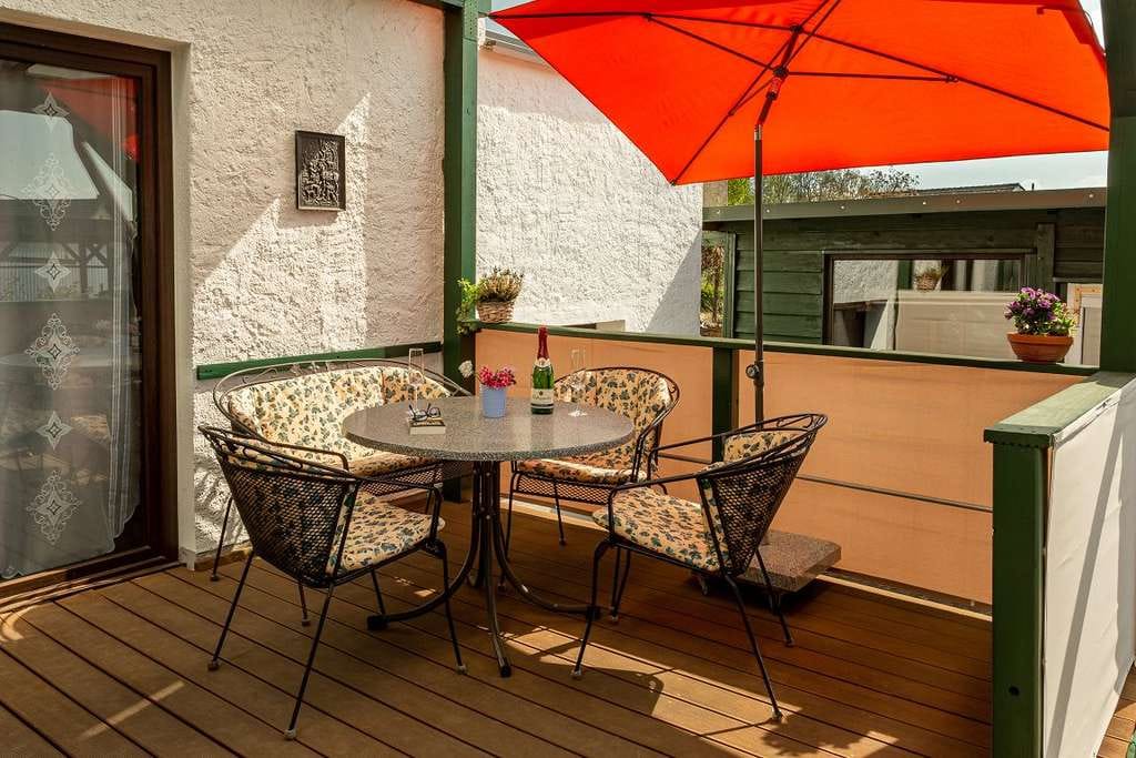 Immobilie in Feusdorf - Charmantes Einfamilienhaus mit großem Garten, Terrasse & Wohnmobil-Carport - Bild 2