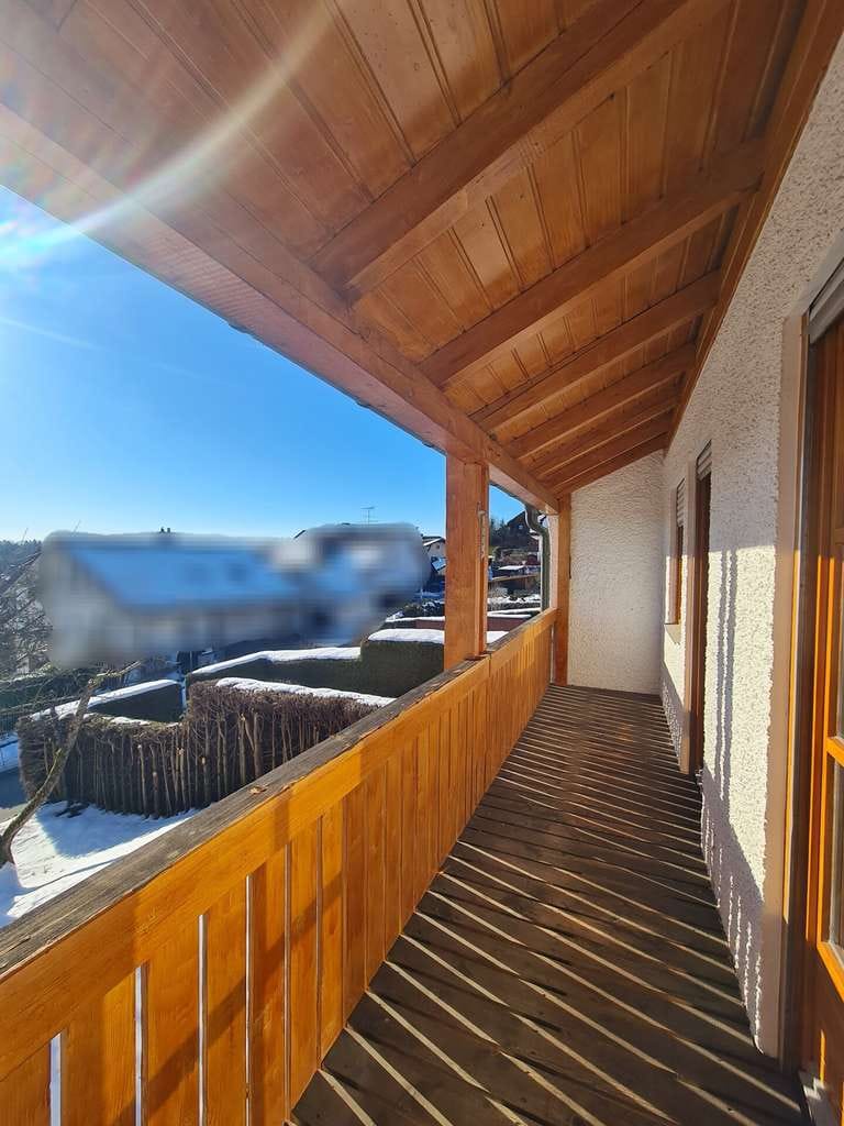 Immobilie in Salzweg - Hier wohnt Ihr Herz!
Tolles, sonniges und bezahlbares Wohlfühlhaus mit Garten, Garage und Aussicht. - Bild 3