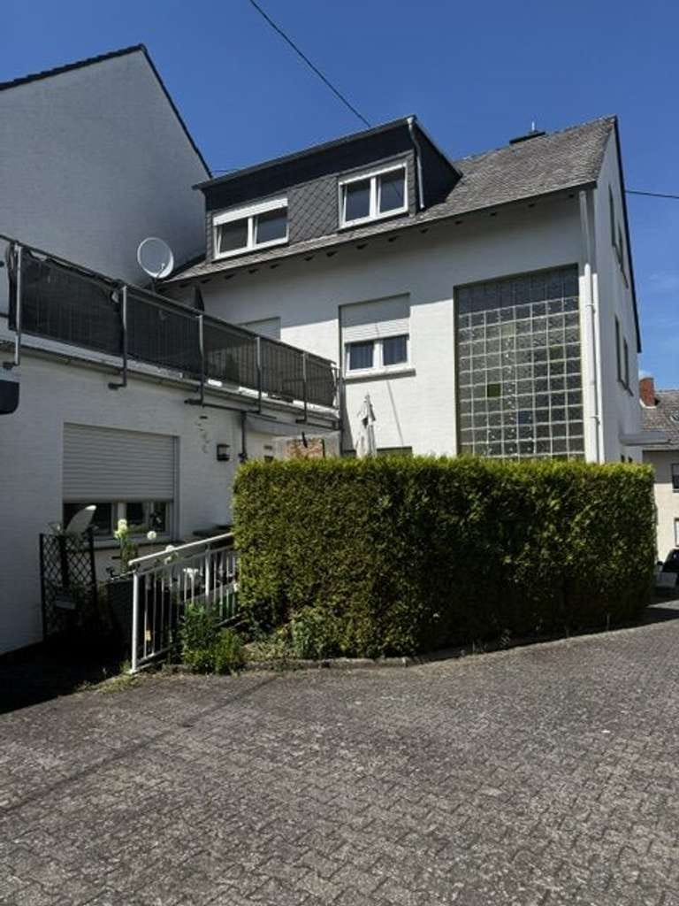 Immobilie in Mülheim-Kärlich - Mehrfamilienhaus mit 3 Wohneinheiten und 3 Stellplätzen in Mülheim-Kärlich - Bild 1