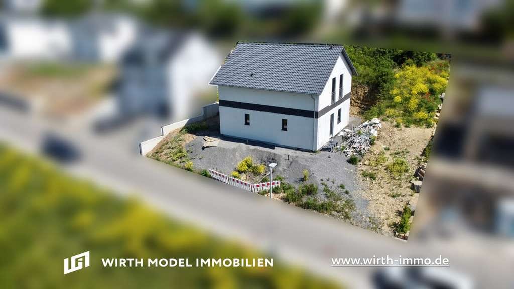 Immobilie in Maßbach - Freistehendes Einfamilienhaus zur individuellen Fertigstellung mit Grundstück in Hanglage - Bild 1