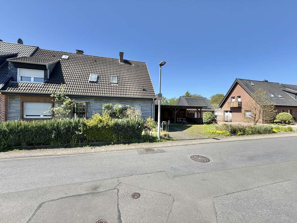 Immobilie in Ennigerloh - Renovierungsbedürftige Doppelhaushälfte mit großem Grundstück in Ennigerloh - Bild 1