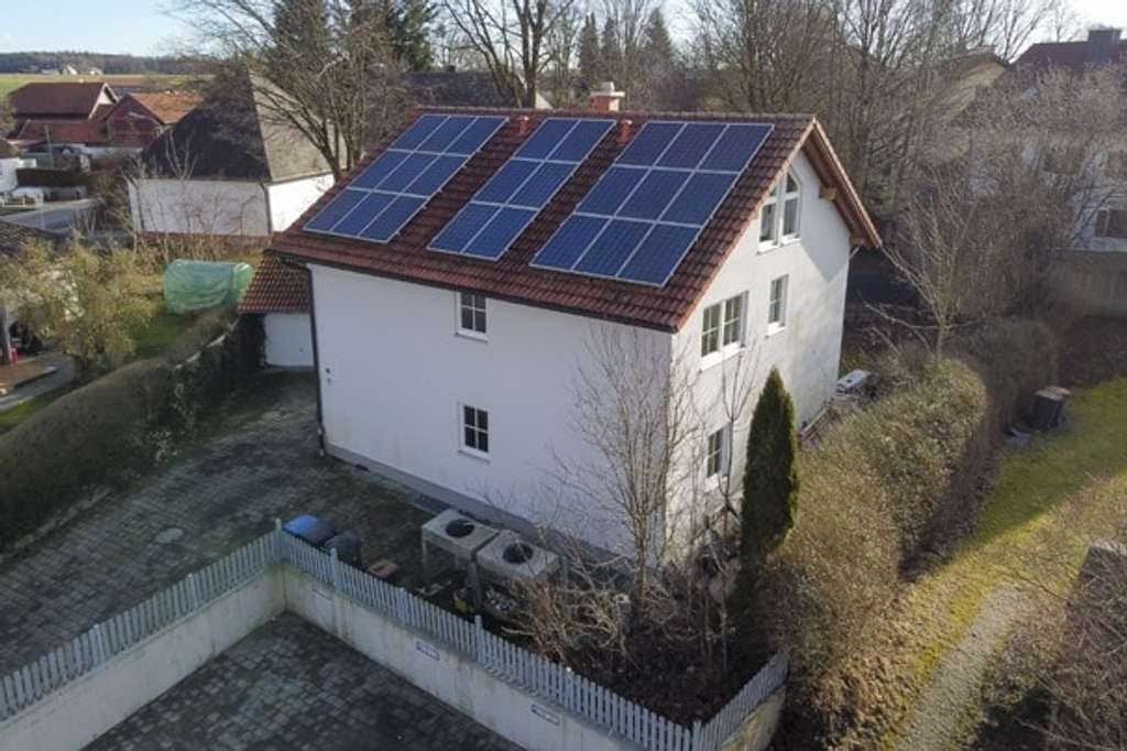Immobilie in Buch am Buchrain - Charmantes Zweifamilienhaus mit großem Potenzial - Bild 1