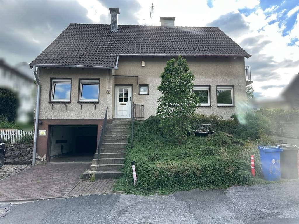Immobilie in Wermelskirchen - Sanierungsbedürftiges Ein-/Zweifam.-Haus in ruhiger Lage von Wermelskirchen - Bild 1