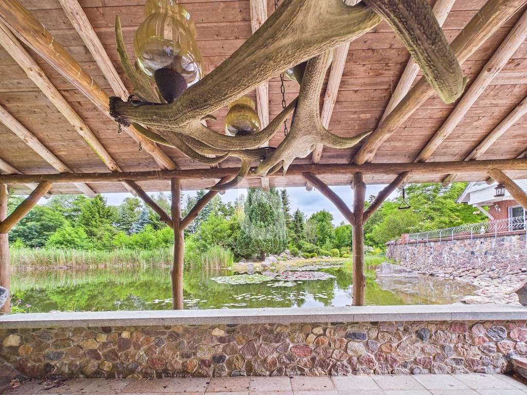 Immobilie in Großderschau - Schlossgefühl. Zwei Häuser. Ein eigener Seeteich + Terrassenblick - Bild 4