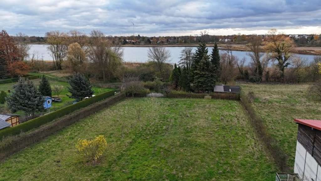 Immobilie in Werneuchen - Großzügiges leerstehendes Bauernhaus mit Seeblick,  1.846 m² grosses Grundstück in Löhme bei Berlin - Bild 2