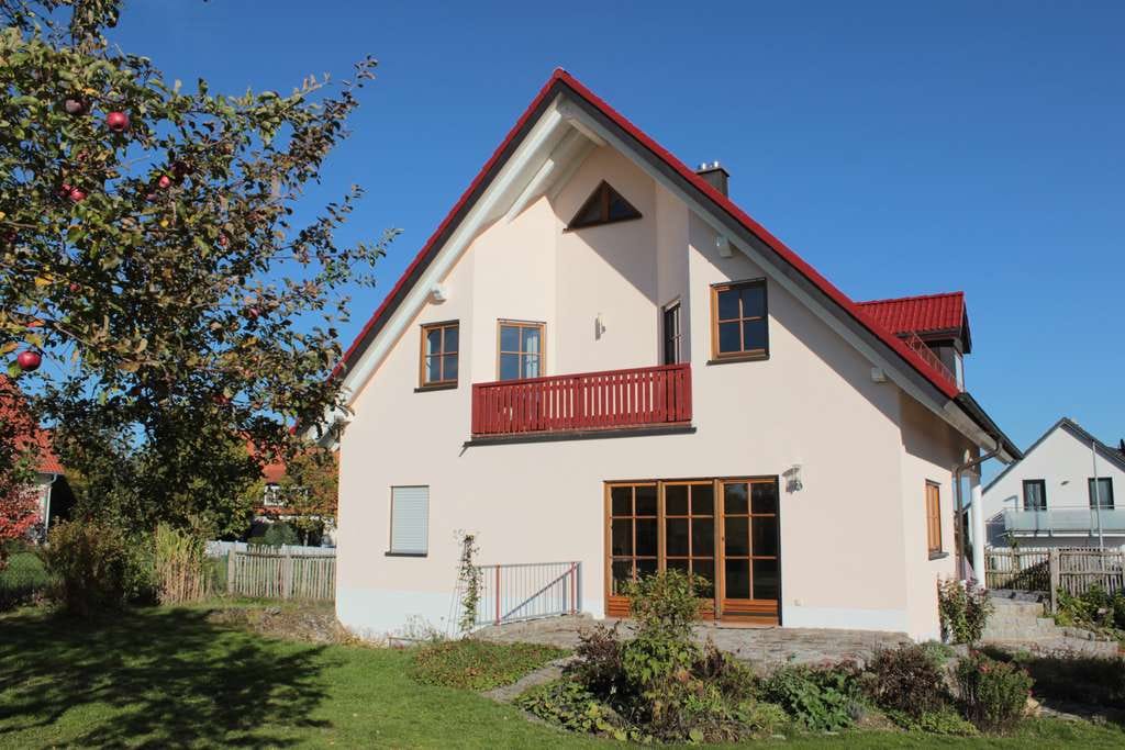 Immobilie in Gräfenberg - Traumhaft gelegenes und gepflegtes 6-Raum-Einfamilienhaus mit gehobener Ausstattung - Bild 0