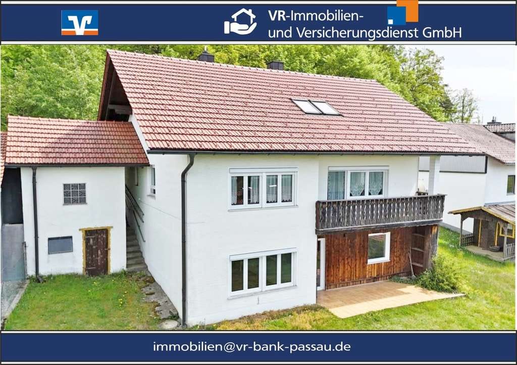 Immobilie in Hauzenberg - Panoramisches Wohnen in 
94051 Hauzenberg – Ein Refugium mit Substanz, Ruhe und außergewöhnlichem E - Bild 0