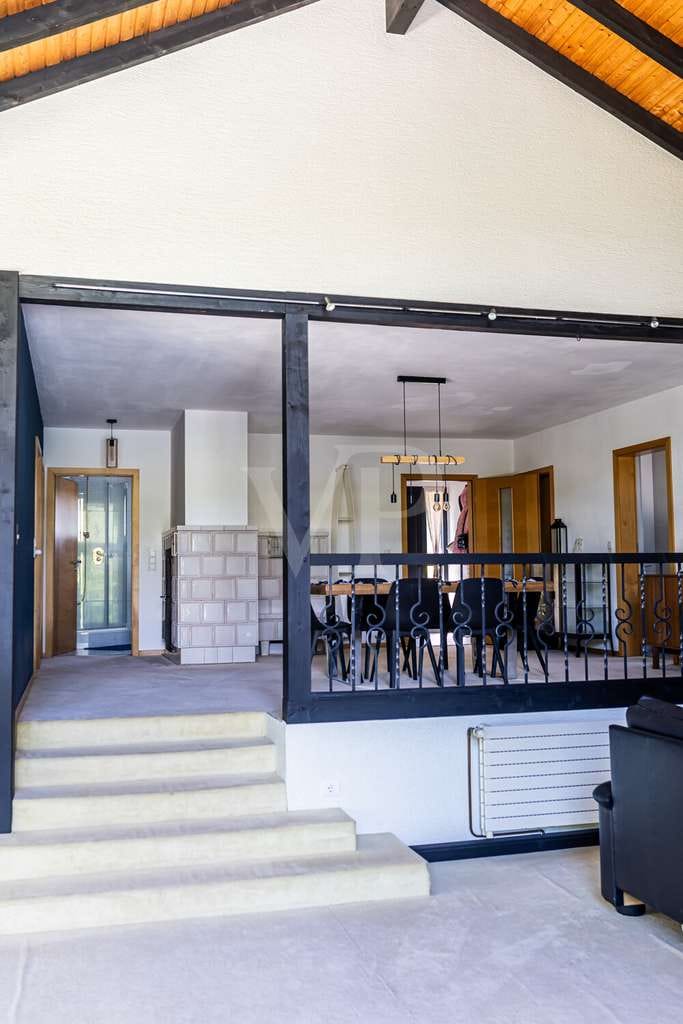 Immobilie in Bernkastel-Kues - Wohnerlebnis auf einer Ebene – Weitläufiges Einfamilienhaus mit Pool und Weinbergblick in Lieser - Bild 4