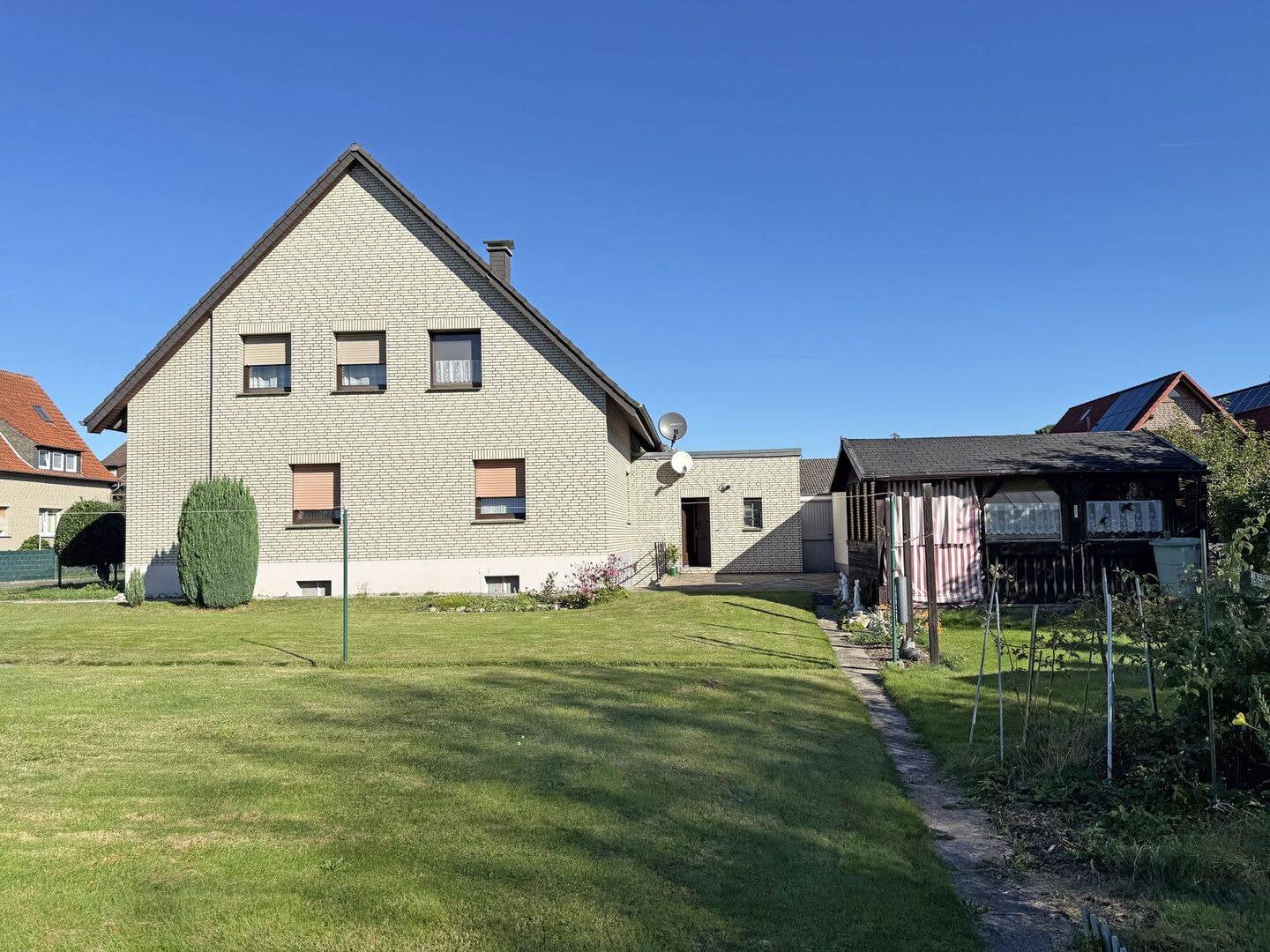 Immobilie in Löhne - Ein- bis Zweifamilienhaus mit Baugrundstück in Löhne Mennighüffen - Bild 1