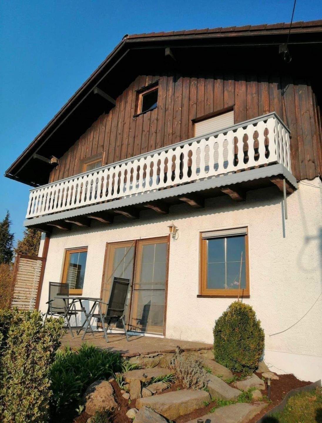 Immobilie in Griesstätt - I. I. TEAM: charmantes Einfamilienhaus in ruhiger, ländlicher Gegend, sehr gut vermietet, super Rendite! - Bild 0