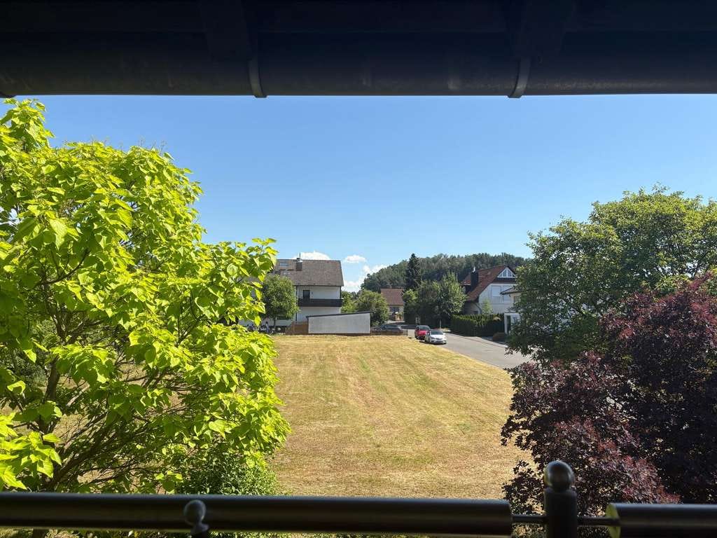 Immobilie in Heinersreuth - Großzügiges ruhig gelegenes Zweifamilienhaus mit Weitblick, liebvollem Garten + Privatverkauf  - Bild 4